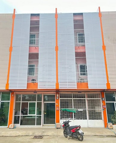 ขายอาคารพาณิชย์ 3 ชั้น 2 คูหาติดกัน ทำเลธุรกิจ อำเภอเมือง จังหวัดนครสวรรค์