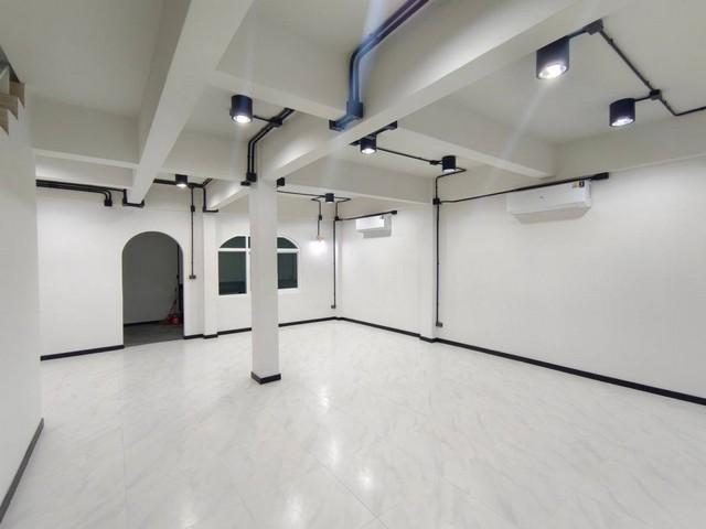 ให้เช่าทาวน์โฮม 4 ชั้น บ้านใหม่เพิ่งเสร็จ เหมาะพักอาศัย หรือทำออฟฟิศ ใกล้เซ็นทรัลปิ่นเกล้า