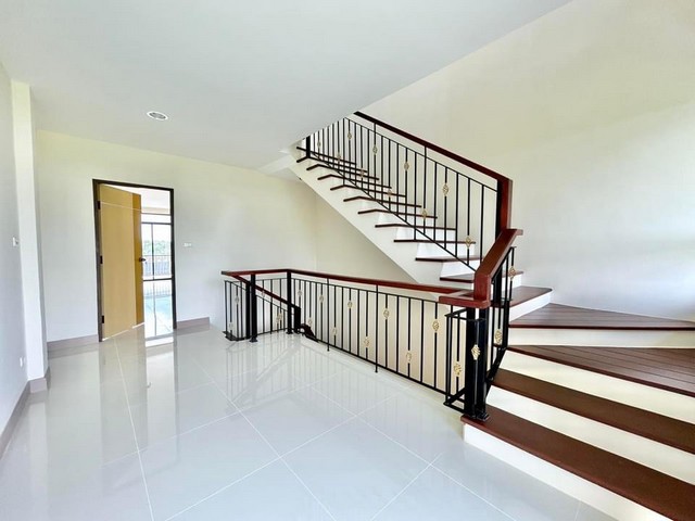 ให้เช่าอาคารพาณิชย์3ชั้น 220 ตร.ม.ย่านศาลายานครปฐมติดริมถนนศาลายานครชัยศรี