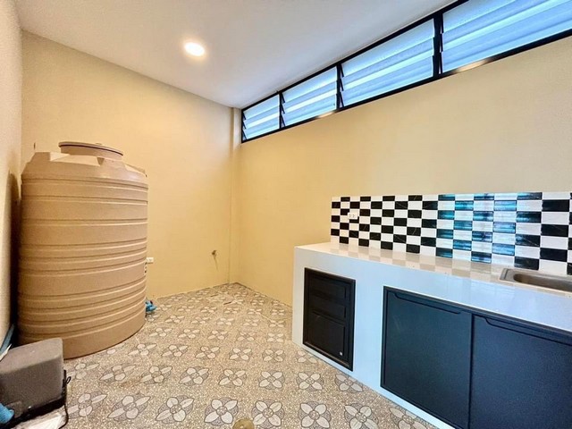 ให้เช่าอาคารพาณิชย์3ชั้น 220 ตร.ม.ย่านศาลายานครปฐมติดริมถนนศาลายานครชัยศรี