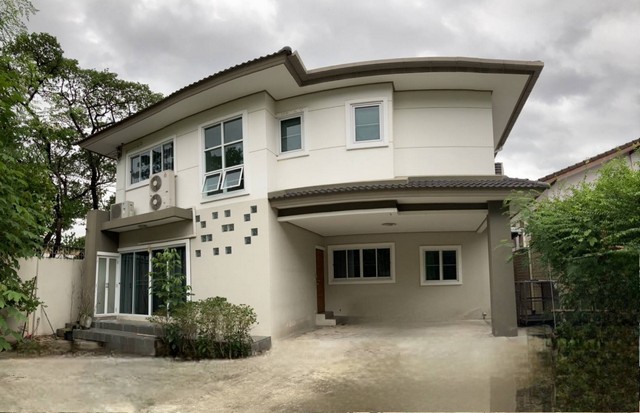 ขายบ้านเดี่ยว สุขุมวิท71 ปรีดีพนมยงค์ 79 ตารางวา หลังมุม ทำเลดีมาก ด่วนสนใจติดต่อ 061-624-7988.ต้องการขายบ้านเดี่ยว ทำเลทอง สุขุมวิท71 ขนาด 79 ตารางวา4 ห้องนอน 3ห้องน้ำ 2ห้องเอนกประสงค์ แปลงหัวมุมถนน เดินทางเข้าออกได้หลายซอย.ทำเลดีมากสถานที่ใกล้เคียงSt Andrews International SchoolBangkok Prep Primary International SchoolโรงเรียนทอสีBangkok Adventist International School..ราคา เพียง 19 ล้าน เท่านั้นสนใจติดต่อ 061-624-7988Line ID @deeasset (มี @ นำหน้า)