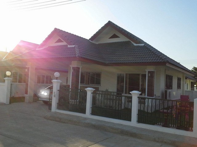 ขายบ้าน60ตรว. 2นอน2น้ำ 2ลบ. พร้อมเฟอร์ หมู่บ้านสมหวังคันทรีโฮม ต.หนองหาร อ.สันทราย เชียงใหม่ขายบ้านพร้อมเฟอร์นิเจอร์บางส่วน 60 ตร.ว. หมู่บ้านสมหวังคันทรีโฮม ต.หนองหาร สันทราย เชียงใหม่ราคา 2 ล้านบาท (2,000,000 บาท) ค่าโอนคนละครึ่ง2 ห้องนอน2 ห้องน้ำ 1 ห้องครัว1 ห้องโถงที่จอดรถ 2 คันมีพื้นที่เหลือรอบบ้านสามารถต่อเติมได้อีกค่าส่วนกลางเดือนละ 250 บาทหรือปีละ 3,000 บาทห่างจากถนนให