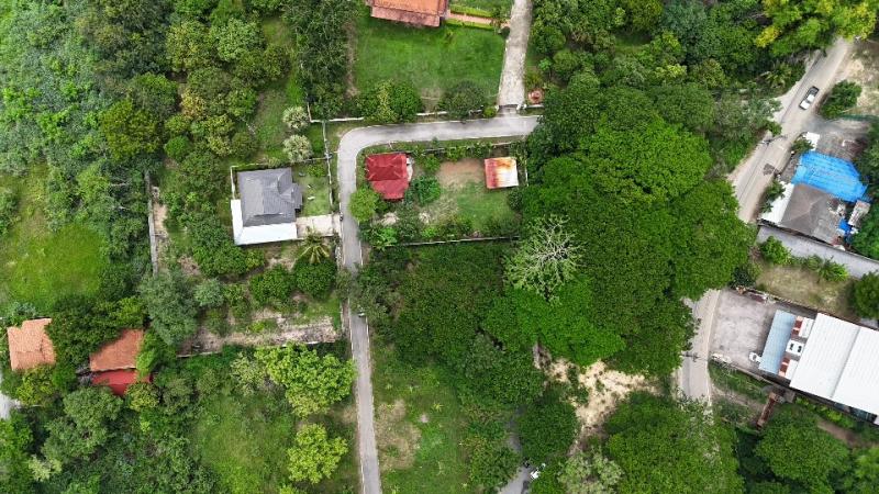 ขายที่ดินเชียงใหม่  175 ตารางวา ตำบลสันผีเสื้อ อำเภอเมือง จังหวัดเชียงใหม่ ราคา  4 ล้านติดแหล่งชุมชน  ติดร้านอาหารกำเบ้อใกล้ถนนถนนวงแหวนรอบ 2 ใกล้ตลาดรวมโชค  ใกล้ศาลากลาง จังหวัดเชียงใหม่ที่ดินพร้อมปลูกบ้าน . ติดต่อ เพชร 082-636-9782 Line ID: @skyprox เพิ่มเพื่อนอัตโนมัติ https://lin.ee/xrFwhA9.Land for Sale in Chiang Mai - 175 Sq.WahLocation: San Phi Suea Subdistrict, Mueang District, Chiang Mai ProvincePrice: 4 million THB- Located near a community area- Adjacent to Kumbeur Restaurant- Close to the Second Ring Road- Near Ruamchok Market- Near Chiang Mai Provincial