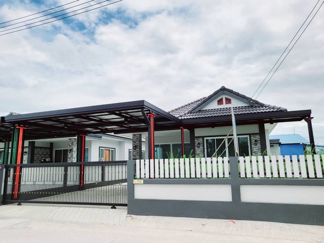 #ขายบ้านเดียวหนองตำลึง#ขายบ้านสร้างใหม้????บ้านเดี่ยวสร้างใหม่????ต.หนองตำลึง​ อมตะชลบุรี​บ้าน 55 ตารางวา3 นอน 2น้ำ 2จอดรถ‼️ต่อเติมห้องครัวเพิ่มหลังบ้าน✴️รายการโปรโมชั่นของแถม1.ค่าโอนกรรมสิทธิ์2.ค่าจดจำนอง3:ค่าประเมิน4.มิเตอร์น้ำ5.มิเตอร์ไฟฟ้า6.หลังคาจอดรถหน้าบ้าน7.สวนสนามหญ้าหน้าบ้าน8.ถังสำรองน้ำ1000ลิตร9.ปั๊มน้ำ10.แอร์12000BTU 1เครื่อง ????สนใจให้คำปรึกษา​ก่อนการตัดสินใ