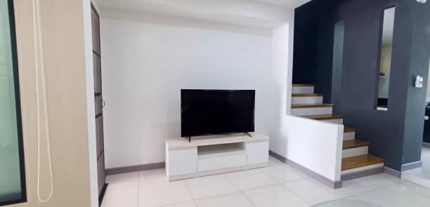 ให้เช่า 22,000 บาท/เดือน มาลาดาเมซ หางดง ทาวน์โฮม 2 ชั้น สไตล์โมเดิร์น เฟอร์นิเจอร์ครบ หิ้วกระเป๋าพร้อมเข้าอยู่ ไม่รับสัตว์เลี้ยง