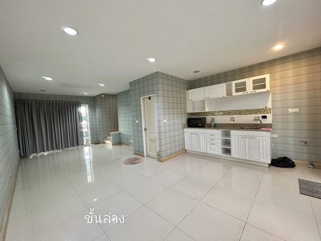 ให้เช่าทาวน์โฮม 3 ชั้นหลังมุม หมู่บ้านกรีนิช รามอินทรา (Greenwich) ติดแม็คโครรามอินทรา, รถไฟฟ้าสายสีชมพูผ่านหน้าบ้าน