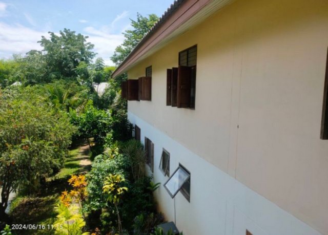 ขายบ้านพร้อมที่ดิน เป็นบ้านสไตล์ยุโรป ท่ามกลางสวนธรรมชาติ แวดล้อมไปด้วยทุ่งนา อยู่ในพื้นที่ตำบลริมเหนือ อำเภอแม่ริม จังหวัดเชียงใหม่