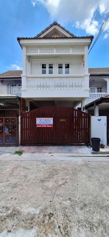 ขายด่วนทาวน์เฮ้าส์ 2 ชั้น 3 ห้องนอน พร้อมอยู่ ในทำเล แขวงวงศ์สว่าง เขตบางซื่อ กรุงเทพมหานคร