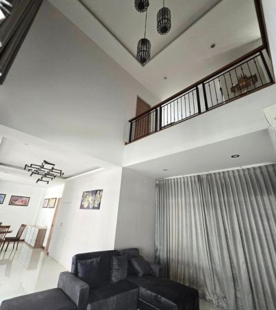 บ้านโมเดิร์น ต.แม่เหียะ อ.เมืองเชียงใหม่ พร้อมเฟอร์ฯ พื้นที่กว้างขวาง มีฝ้าเพดานสูงโปร่ง  ใกล้ร้านอาหาร ร้านกาแฟ ตลาดสด สนามบิน