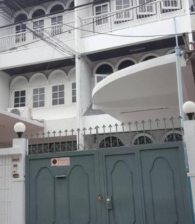 AHR15767-9  ให้เช่าทาวน์โฮม 3 ชั้น ย่านดินแดง ซอยประชาสงเคราะห์ 10 มี 4 นอน 2 น้ำรายละเอียดให้เช่าทาวน์โฮม 3 ชั้น พื้นที่ 22 ตรว   มี 4 ห้องนอน 2 ห้องน้ำ ค่าเช่า 29,000บาทที่อยู่ ดินแดง ซอยประชาสงเคราะห์ 10  กทมสนใจติดต่อ คุณจุ๋ม (Agent)098-5565514   ไลน์ ไอดี(Line ID) : thewitch-jj คลิกลิงค์ไลน์    https://line.me/ti/p/kf8IEqqIw6Please Contact K.Jum (Agent) 098-5565514    Line ID : thewitch-jjPL. Real Estate Brokerบริการรับฝากขาย คอนโด บ้าน ที่ดิน อสังหาริมทรัพย์ทุกชนิดN5407