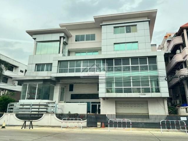 BR501ให้เช่าอาคาร 5 ชั้น ติดถนน ทาวน์อินทาวน์ ติดถนน 2,000 ตรม. ใกล้เลียบด่วนรามอินทราติดต่อ : - คุณสราวุฒิ Tel. 0994108945   Line : 0994108945  *** ราคาเช่า 300,000 บาท/เดือนอาคาร 5 ชั้น Stand Alone ย่านทาวน์อินทาวน์ พร้อมเฟอร์นิเจอร์สำนักงาน และโกดังเก็บของขนาด 120 ตารางวาพื้นที่ใช้สอยรวมทั้งหมดประมาณ 2000 ตารางเมตร- เป็นส่วนสำนักงานประมาณ 1,500 ตรม.- ส่วนโกดังเก็บของประมาณ 500 ตรมห้องน้ำทุกชั้นหน้ากว้างประมาณ 