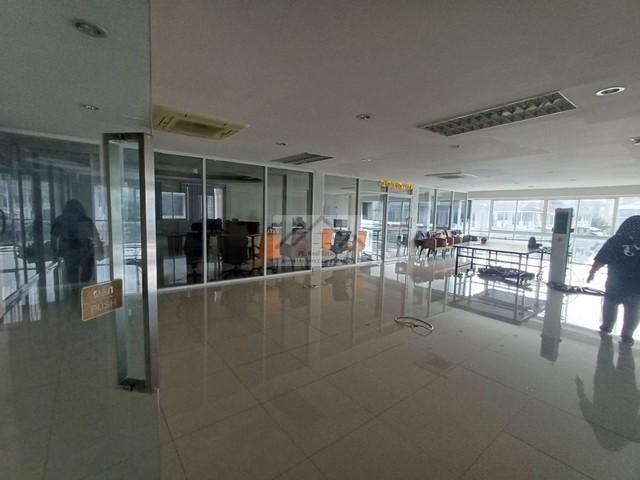 ให้เช่าอาคาร 5 ชั้น ติดถนน ทาวน์อินทาวน์ ติดถนน 2,000 ตรม. ใกล้เลียบด่วนรามอินทรา