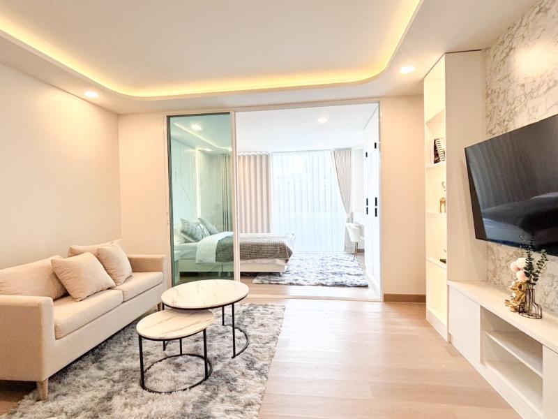 คอนโดนครพิงซิตี้วิว เชียงใหม่ ทำเลดี ใกล้มหาวิทยาลัยเชียงใหม่ นิมมานฯราคา 1.79 บาทรายละเอียด- 1 ห้องนอน, 1 ห้องน้ำ, 36 ตร.ม. ชั้น 3- เฟอร์นิเจอร์บิวท์อิน- เครื่องใช้ไฟฟ้าครบครัน- ตกแต่งสวย พร้อมเข้าอยู่ทำเลที่ตั้ง- 3 นาที ถึง ห้างเมญ่า- 3 นาที ถึง เจ็ดยอดพลาซ่า- 5 นาที ถึง ถนนนิมมานเหมินท์- 5 นาที ถึง มหาวิทยาลัยเชียงใหม่- 10 นาที ถึง รพ.สวนดอก- 10 นาที ถึง รพ.เชียงใหม่รามเฟอร์นิเ