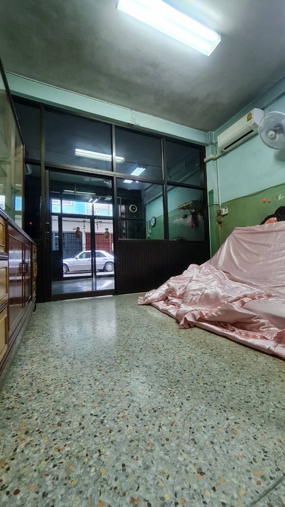 ให้เช่าอาคารพาณิชย์ 4ชั้น 16.7ตรว. ใกล้ ICON SAIM ซอย อิสรภาพ