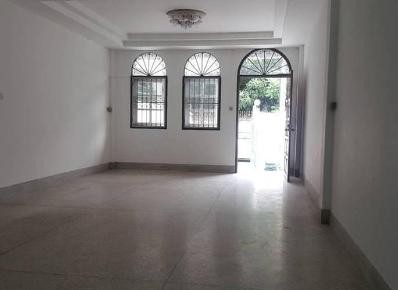 ให้เช่าทาวน์โฮม 3 ชั้น ย่านดินแดง ซอยประชาสงเคราะห์ 10 มี 4 นอน 2 น้ำ