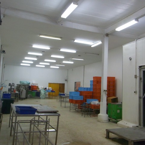 โรงงานผลิตอาหารทะเลแช่แข็ง  พร้อมอุปกรณ์การผลิต ใกล้แม๊คโครเอกชัย