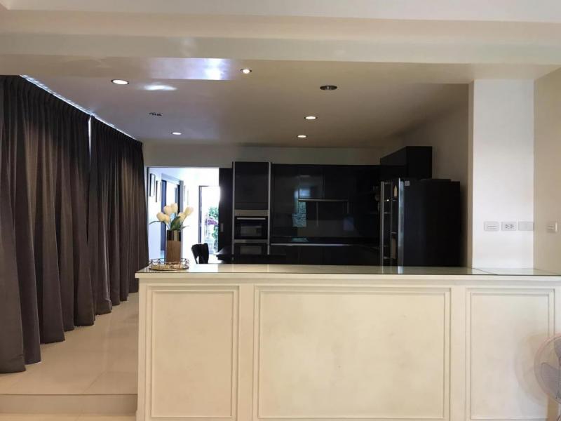 EPL-HS1298 ขายบ้านเดี่ยว 2 ชั้นพร้อมสระว่ายน้ำส่วนตัว หมู่บ้านธารารมณ์ รามคำแหงซอย 9 ใกล้ Foodland พื้นที่ใช้สอย460 ตารางเมตร 4 ห้องนอน