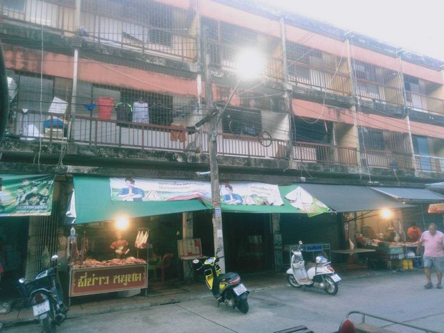 อาคารพาณิชย์ 3 ชั้น 4 คูหา  หน้าตลาดสดเทศบาลนครสุราษฎร์ธานี   เมืองสุราษฎร์ธานี   ZST191