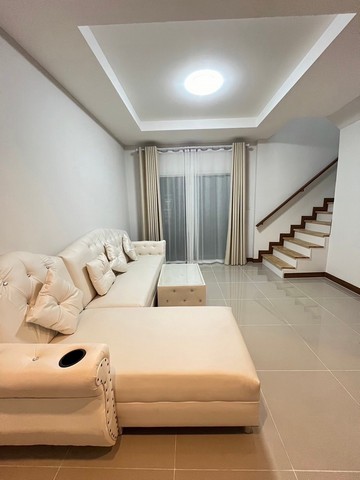 ให้เช่าทาวน์โฮมหรู พร้อมเฟอร์นิเจอร์ครบ ตลาดลาว ใกล้นิคมอุตสาหกรรมมาบตาพุด ระยอง