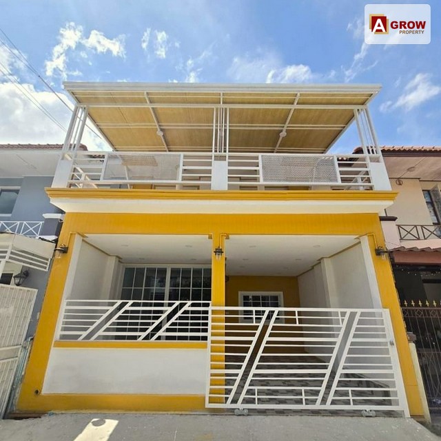 ม. บัวทอง4 ถ.บ้านกล้วย-ไทรน้อย ต.บางคูรัด บ้านพร้อมอยู่ รีโนเวทใหม่ ทำสีใหม่ภายในภายนอก เปลี่ยนกระเบื้อง สุขภัณฑ์ใหม่ทั้งหลังที่ตั้ง : ถ.บ้านกล้วย-ไทรน้อย ต.บางคูรัด อ.บางบัวทอง จ.นนทบุรี 11110รหัสทรัพย์ : AGT00604ราคาขาย : 1,790,000 บาท  **ฟรีโอน**รายละเอียด :- ทาวน์เฮ้าส์ 2 ชั้น - พื้นที่ 18 ตร.ว.- 3 ห้องนอน - 2 ห้องน้ำ - 1 ห้องโถง- 1 ห้องครัว - 1 จอดรถในบ้าน  จุดเด่น :- ฟรีโอน- บ้านพร้อมอยู่ รีโนเวท