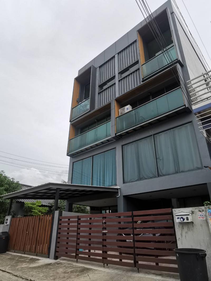 ขายอาคารพานิชย์ 4ชั้น ซอยรามคำแหง136 แขวงสะพานสูง เขตสะพานสูง กรุงเทพ