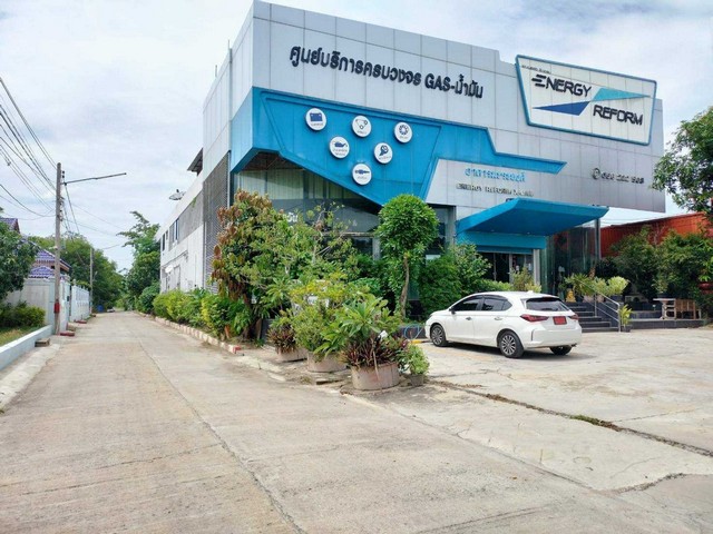 ขายที่ดินพร้อมอาคาร ขนาด 1-1-21 ไร่  ติดถนนพหลโยธิน  อยู่ใจกลางเมืองนครสวรรค์  ZK306