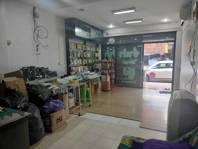 ขายอาคารพาณิชย์  23 ตร.ว.  ในตลาดบ่อนไก่  ปากน้ำโพ นครสวรรค์   ZK300