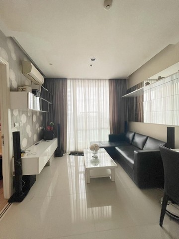 ให้เช่า TC Green Condo ห้องขนาด40 ตร.ม. (1bedroom)เพดานสูง 2.7 เมตรตึก บี ชั้น7 ทิศเหนือ วิวสระ/ ไม่มีตึกบัง ลมเย็นสบาย พร้อมอยู่ เฟอร์นิเจอร์ built in1 ห้องนอนตู้เสื้อผ้าbuld in หน้าบานกระจกทั้งผนัง (จุของได้มากเป็นระเบียบ) ที่นอน6ฟุต built inโต้ะเครื่องแป้งห้องนั่งเล่น โซฟา ตู้บานเก็บของbuild in1 ห้องน้ำ มีเครื่องทำน้ไร้อน ฝักบัวrain shower1 ครัวมีเตาไฟฟ้า/ที่ดูดควัน ตู้เย็น /เครื่องซักผ้าประตูห้องเป็น