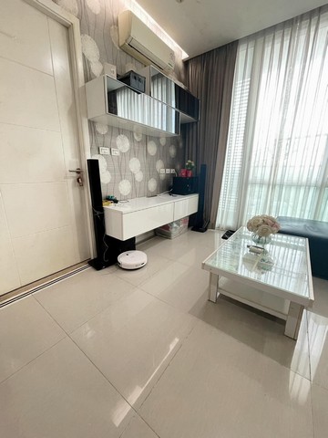 ให้เช่า TC Green Condo ห้องขนาด40 ตร.ม. (1bedroom)เพดานสูง 2.7 เมตร ตึก บี ชั้น7 ทิศเหนือ วิวสระ ลมเย็นสบาย พร้อมอยู่ เฟอร์นิเจอร์ built in