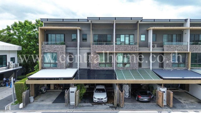 ทาวน์โฮม เดอะ แลนด์ มาร์ค เอกมัย - รามอินทรา ถนนสุคนธสวัสดิ์