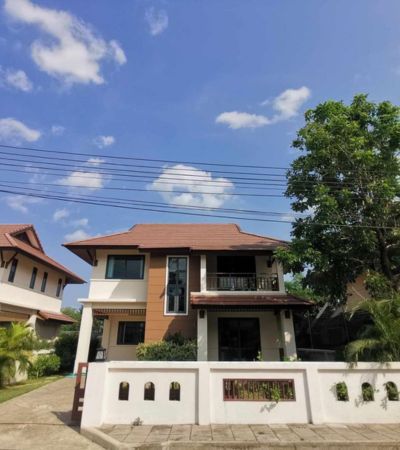 สนใจนัดชมสอบถามโทร หลิน 088 598 6998 Line ID: positive.agราคา 8.96 ล้านบาท* บ้านเดี่ยว 2 ชั้น หลังใหม่ ในโครงการ ร้อยจันทร์ เนสท์ (Roychan Nest) ใกล้ รร.นานาชาติ Mentosori 200 เมตรเครื่องใช้ไฟฟ้าครบ เฟอร์นิเจอร์ครบ ต.หนองควาย อ.หางดง จ.เชียงใหม่.4 ห้องนอน 3 ห้องน้ำที่ิดิน 70 ตร.ว.พื้นที่ใช้สอย 189 ตร.ม. Clubhouse มีสระว่ายน้ำ, รภป. 24 ชม., หมู่บ้านเงียบสงบ .สถานที่ใกล้เคียง- ตลาดสดสันป่าสัก 3 นาที- กาดฝรั่งวิลเลจ 6 นาที- เชีย