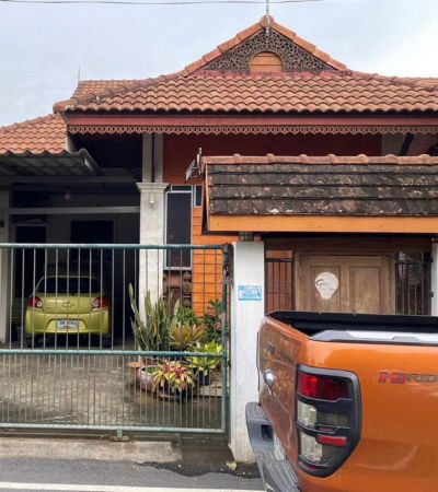 ติดต่อ หลิน 088 598 6998 Line ID: positive.agราคา 2 ล้านบาท* บ้านเดี่ยว เนื้อที่ 77 ตรว.พิกัด อยู่ ต.สันนาเม็ง อ.สันทราย (ใกล้แยกสันคะยอม วงแหวนแม่กวง)เดินทางสะดวก ใกล้เซ็นทรัลเฟส,โลตัสสันคะยอม, โฮมโปร, ตลาดแม่กวง .3 ห้องนอน 2 ห้องน้ำ 1 ห้องครัว และห้องรับแขกจอดรถได้ 2 คันเนื้อที่ดิน 77 ตรว..สถานที่ใกล้เคียง- โลตัสสันคะยอม 5 นาที- โฮมโปร เชียงใหม่ 6 นาที- ตลาดแม่กวง 8 นาที- เซ็นทรัลเฟส เชียงใหม่ 15 