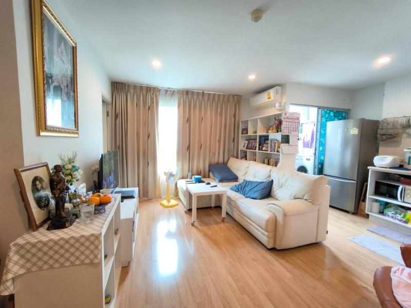 ขาย คอนโด ลุมพินี วิลล์ อ่อนนุช 46  ใกล้BTSศรีนุช เพียง 1.4 กม.พิกัด:https://maps.app.goo.gl/rpB3JZdZkPPcvp7u9รายละเอียดอาคาร C1ขนาด 52.24 ตรม.ชั้น 6 2 นอน 2 น้ำ 2 ระเบียง 1 ครัว จอดรถ2 คัน   คันละ 300/เดือนทิศเหนือวิวสวน วิวสนามเด็กเล่นค่าส่วนกลาง 30/ตรม.ค่าน้ำ 23/หน่วยขายราคา 2.4 ล้าน (ต่อรองได้)ค่าโอน 50/50ติดต่อ รินรดา 0615519925ID Line: 0615519925เว็บ: https://www.ther-estate.com/สถานที่สำคัญใกล้เคียงSeacon Square : 3.0 กม.Paradise Park : 4.7 กม.Pickadaily Bangkok : 550 เมตรBig C อ่อนนุช : 4.1 กม.Lotus