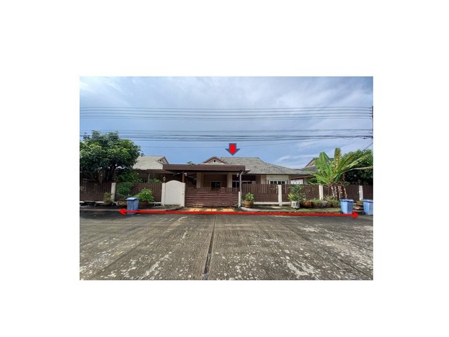   Code ID :  PGNRT640007  ราคา  3,150,000   บาท ▸ เนื้อที่ 63.30 ตร.ว พื้นที่ใช้สอย 143.25 ตร.ม.  * 3 ห้องนอน 2 ห้องน้ำ   * 1 ที่จอดรถ   บ้านหันไปทางทิศตะวันตกเฉียงเหนือ  พิกัดทรัพย์ : https://maps.app.goo.gl/h2Ha3jhxQGywaxMs7  สถานที่ใกล้เคียง ▸ใกล้  บิ๊กซี ซูเปอร์เซ็นเตอร์ นครศรีธรรมราช ▸ใกล้  โรงพยาบาลค่ายวชิราวุธ ▸ใกล้  โรบินสัน โอเชี่ยน นครศรีธรรมราช   ▸ใกล้   สถานีรถไฟนครศรีธรรมราช  สอบถามเพิ่มเติม / นัดชม โทร. 097-419-5982(พลอย) โทร. 096-932-4