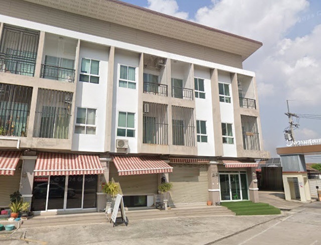 ให้เช่า อาคารพาณิชย์ ทำเลดี  ถูกที่สุดในโลก โลตัส บิ๊กซี  บ้านบึง  ห้องสุดท้ายแล้ว 18ตร.ว. 216ตร.ม. 2-3นอน 3น้ำ 