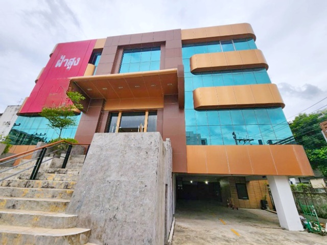 คลีนิคกายภาพบำบัด ห้วยขวาง ฝ้าสูง คลีนิคความงาม ให้เช่าอาคารพาณิชย์ 5 ชั้น  Stand Alone สำนักงาน ติดป้ายโฆษณา 3งาน 9ตรว. 1,509ตรม.