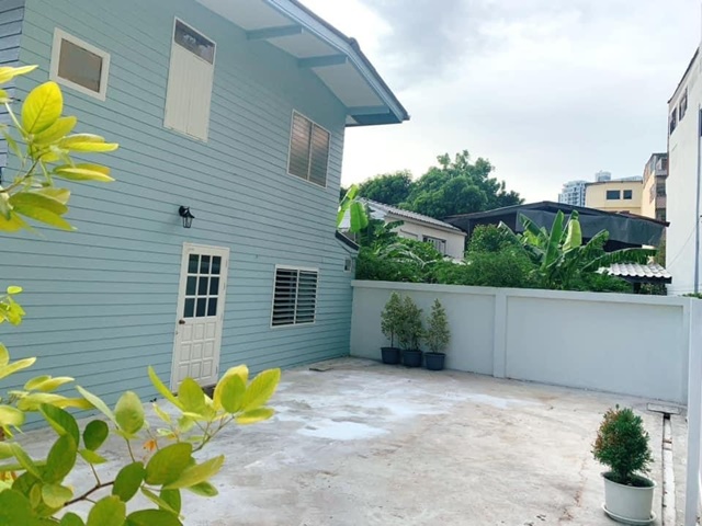 ให้เช่าบ้าน ทำธุรกิจ ตรงข้าม ICONSIAM BTS เจริญนคร 90 ม. Airbnb ทำเลทอง  52 ตร.ว.  2น้ำ โลตัสพรีเว่