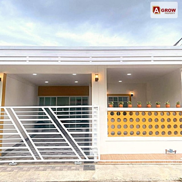 ม. พฤกษา3 ซ.64 บ้านพร้อมอยู่ รีโนเวทใหม่ ทำสีใหม่ภายในภายนอก เปลี่ยนกระเบื้อง สุขภัณฑ์ใหม่ทั้งหลัง