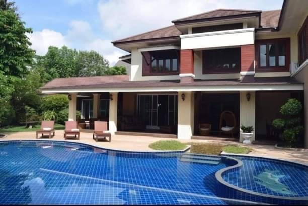บ้านพัก Pool villa ให้เช่า 105,000 บาท/เดือน เฟอร์นิเจอร์ครบครัน ใกล้เมือง สามารถรองรับได้ถึง 12-14 ท่าน จากสนามบินเพียง 30 นาที