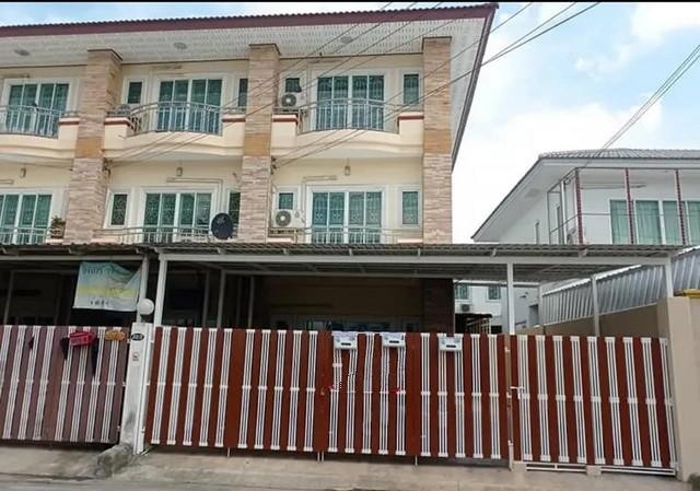 AHR16767-4  ให้เช่าทาวน์โฮม 3 ชั้น หลังมุม ซอยลาดพร้าว 101 ใกล้รถไฟฟ้าสถานีลาดพร้าว 101ค่าเช่า 35,000 บาทต่อเดือน ล่วงหน้า 1 เดือน ประกัน 2 เดือนให้เช่าทาวน์โฮม 3 ชั้น หลังมุม ซอยลาดพร้าว 101 ใกล้รถไฟฟ้าสถานีลาดพร้าว 101เหมาะอยู่อาศัยหรือทำออฟฟิศ เดินทางสะดวกใกล้เลียบด่วนรามอินทราเนื้อที่ 35 ตร.วา พื้นที่ใช้สอย 172 ตร.ม. จอดรถได้3-4คัน หลังริมเนื้อที่เยอะมากๆมี 4ห้องนอน 3 ห้องน้ำ 1 ห้อ