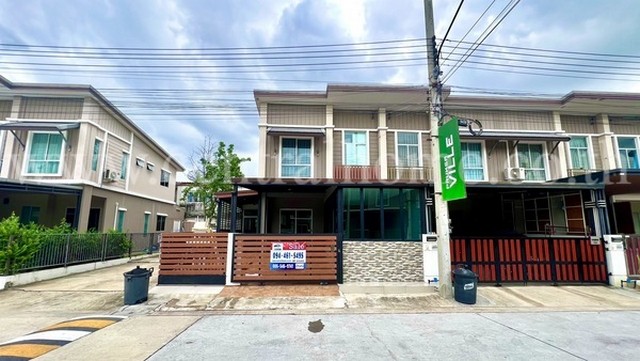 รหัสทรัพย์  5399หมู่บ้าน พฤกษาวิลล์ 106 รังสิต คลองสอง ( หลังมุม ) ที่ตั้ง : ถนนรังสิต - นครนายก ตำบล ประชาธิปัตย์ อำเภอ ธัญบุรี ปทุมธานี 12130รายละเอียดทรัพย์- เนื้อที่ 30.1 ตร.ว พื้นที่ใช้สอย 110 ตร.ม- 3 ห้องนอน 2 ห้องน้ำ 1 ห้องนั้งเล่น 1 ห้องครัว 1 ห้องทำงาน- ต่อเติมพร้อมอยู่ ต่อเติมหน้าบ้าน ต่อเติมครัว- พื้นบนลามิเน็ต พื้นล่างกระเบื้อง 1 จอดรถ- หน้าบ้านหั