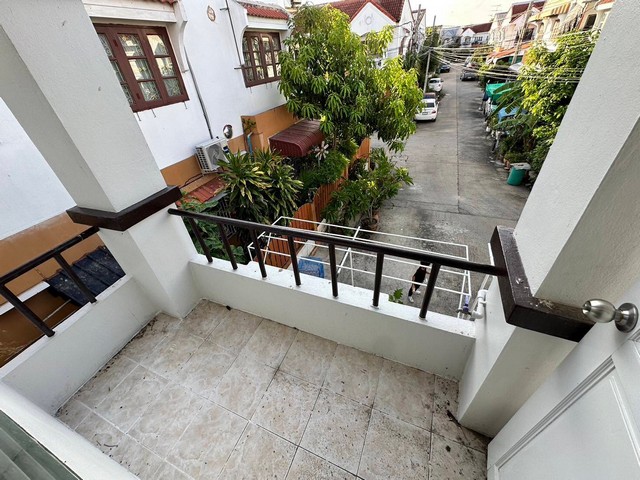 ขายทาวน์เฮ้าส์สวย ราคาถูก  ม.สุขสำราญ เนื้อที่20ตารางวา  ทำเลดี พร้อมเข้าอยู่  ประชาอุทิศ ทุ่งครุ ZTK093