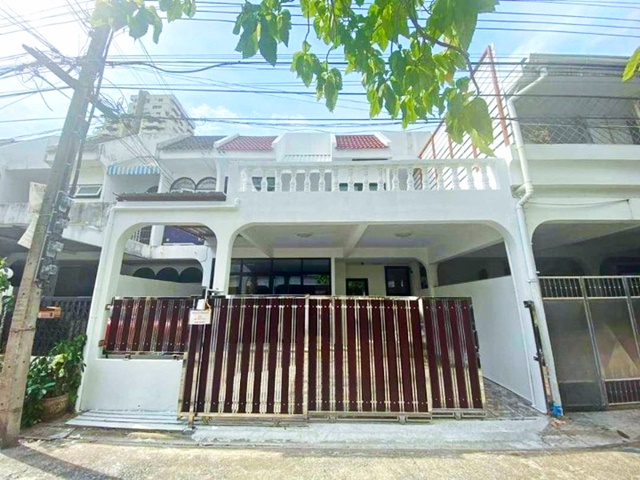 BTS​ ทองหล่อ ถูกที่สุดลดจากแสน ให้เช่า  Homeoffice  พร้อมพงษ์ เอ็มควอเทียร์ สุขุมวิท 47-51 โรงพยาบาลสมิติเวช 