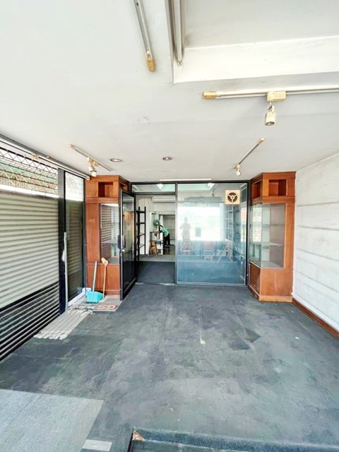 ม.ศรีปทุม BTSม.พหลโยธิน  ประเสริฐมนูกิจ ลาดปลาเค้า  เกษตร นวมินทร์ ให้เช่า อาคารพาณิชย์ 4.5 ชั้น 4แอร์  ห้องมุม 19 ตร.ว. 340 ตร.ม