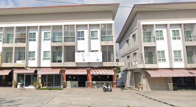 บ้านบึง โลตัส บิ๊กซี  19ตร.ว.ถูกที่สุดในโลก ให้เช่า อาคารพาณิชย์ ทำเลดี 220ตร.ม. 2-3นอน 3น้ำ 