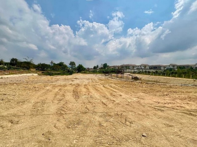 TEL :088-559 5199 คุณเอLine: https://line.me/ti/p/C0eGe0whLXที่ดินพร้อมขาย ศรีราชา ชลบุรีพิกัด ใกล้ทางเข้าสวนเสือศรีราชาแปลงใหญ่ 3.1 ไร่ ราคา 13 ล้านบาท แปลงเล็ก 1 งานราคา 1.5 ล้านบาท (รวมทั้ง 2 แปลง 14.5 ล้านบาท)- ที่ดินแปลงเล็ก เหลือแปลงสุดท้าย!!- แปลงใหญ่ 1 แปลง มีโฉนดทุกแปลงพร้อมไฟ น้ำประปา ทางสาธารณะ (กว้าง 6 เมตร ยาว 140 เมตร โดยประมาณ)T : A4