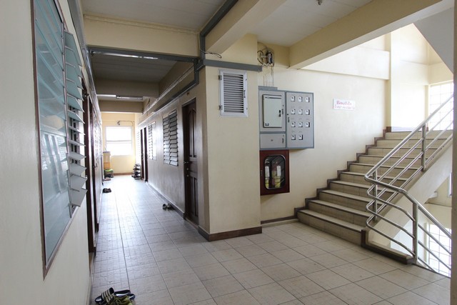 สอบถามเพิ่มเติม : 080-454-2615 , 082-463-6554ห้องพักให้เช่า ทีเอส อพาร์ทเม้นท์ TS Apartment ใกล้ ม.เทคโน บางมด ห้องน้ำในตัว  ประชาอุทิศประชาอุทิศ 17 แยก 1 ราษฎร์บูรณะ - ห้องขนาด: 19 ตร.ม.- ค่าเช่า :                ห้องพัดลม 2,000 บาท/เดือน               ห้องพัดลม+เฟอร์ 2,400 บาท/เดือน              ห้องแอร์+เฟอร์ 2,800 บาท/เดือน- ห้องพักมีห้องน้ำในตัว  มีความเป็นส่วนตัว - มี Internet- ตึกพักสามารถจอดรถมอเตอร์ไซต์ได้หน้า- ประตูเข้าใช้ระบบคี