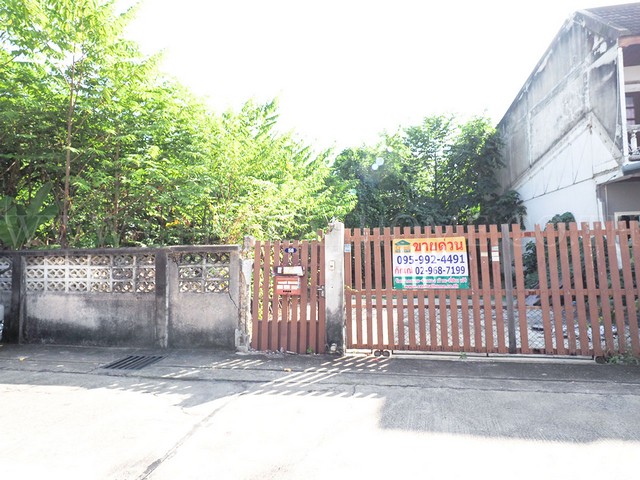 R3 ที่ดิน เรวดี นนทบุรี 6 แยก 3  ใกล้ MRT สถานีแยกติวานนท์ 1