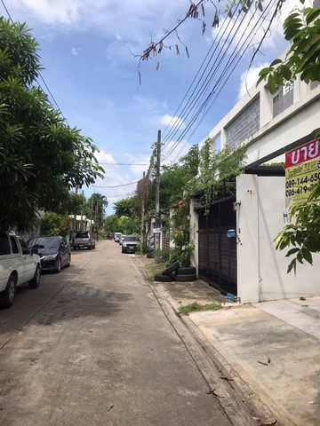 ขายโฮมออฟฟิส 4ชั้น  33 ตารางวา   รามคำแหงซอย 12 แยก 4   ZJ122