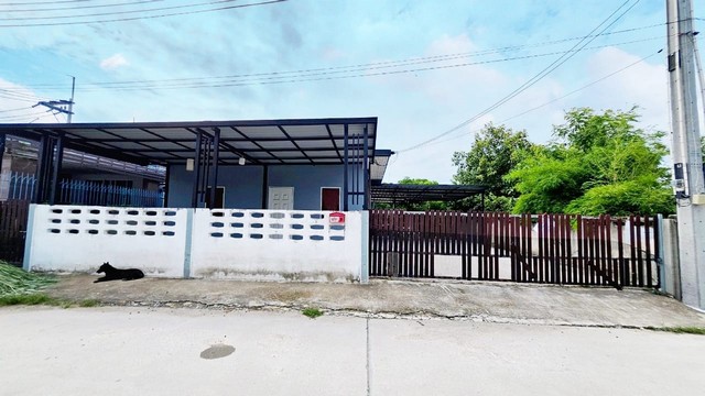 #บ้านดีบ้านสวยชลบุรี #บ้านสวยราคาถูกชลบุรี #ขายบ้านเดี่ยว. 50.   ตรว 2 ห้องนอน 1 ห้องน้ำ จอดรถ 4-5 คัน ????พิกัด แยกอนามัยหนองหงษ์พานทองชลบุรี #ขายด่วน #ลด #ลด‼️จากราคา 1.79 ล้าน‼️ลดเหลือ 1.59 ล้านฟรี แอร์ 1 ตัว ฟรีโอนฟรีจำนองฟรียื่นกู้สนใจ/ติดต่อ​☎️081-4590982​ ลฎา☎️098- 9955449​AddLine​ID​: ladapa23​ดูทรัพย์​เพิ่มกด????https://www.facebook.com/profile.php?id=100072432487148...#ขายทาวน์โฮมชลบุรี​#ขายทาวน์อ่างศิลา​#บ้านใหม่​#บ้านมือสอง​#ขา